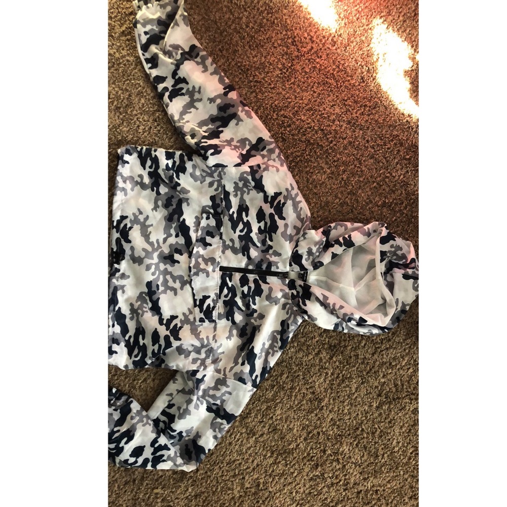 Fashion nova cropped camo wind breaker